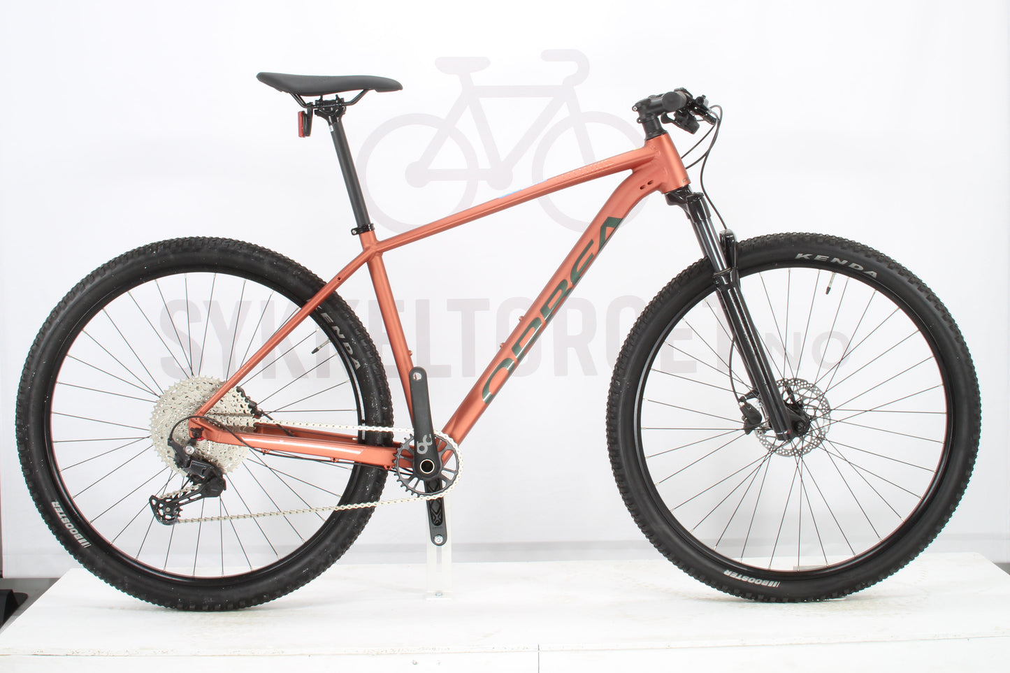 Onna  Onna 10 2024 L Kobberrød