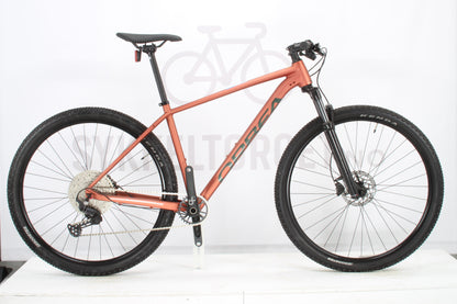 Onna  Onna 10 2024 L Kobberrød