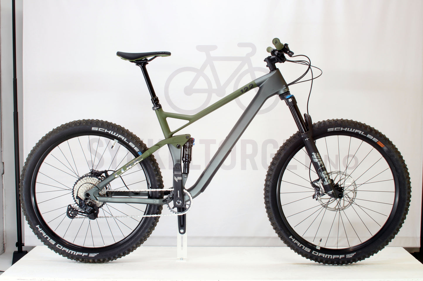 Cube Stereo 122 2024